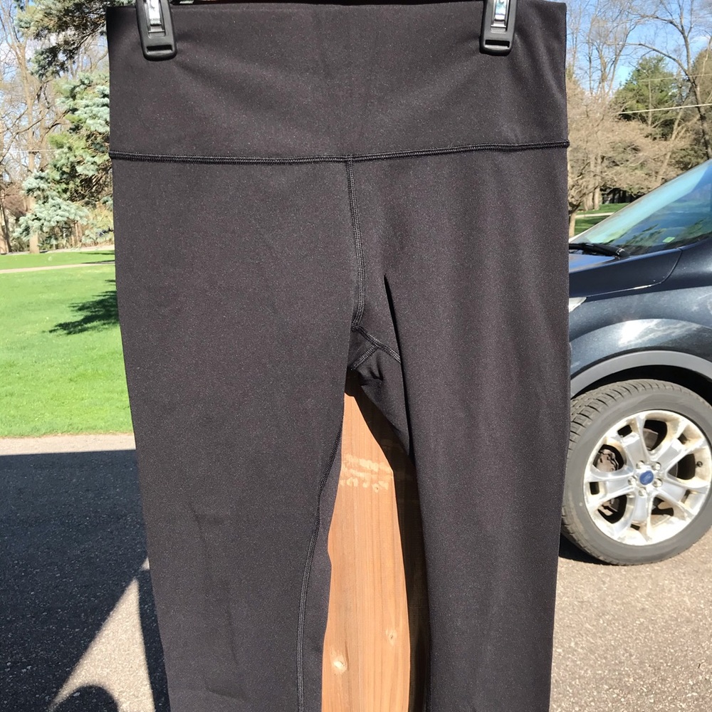 black high rise lululemon crop leggings